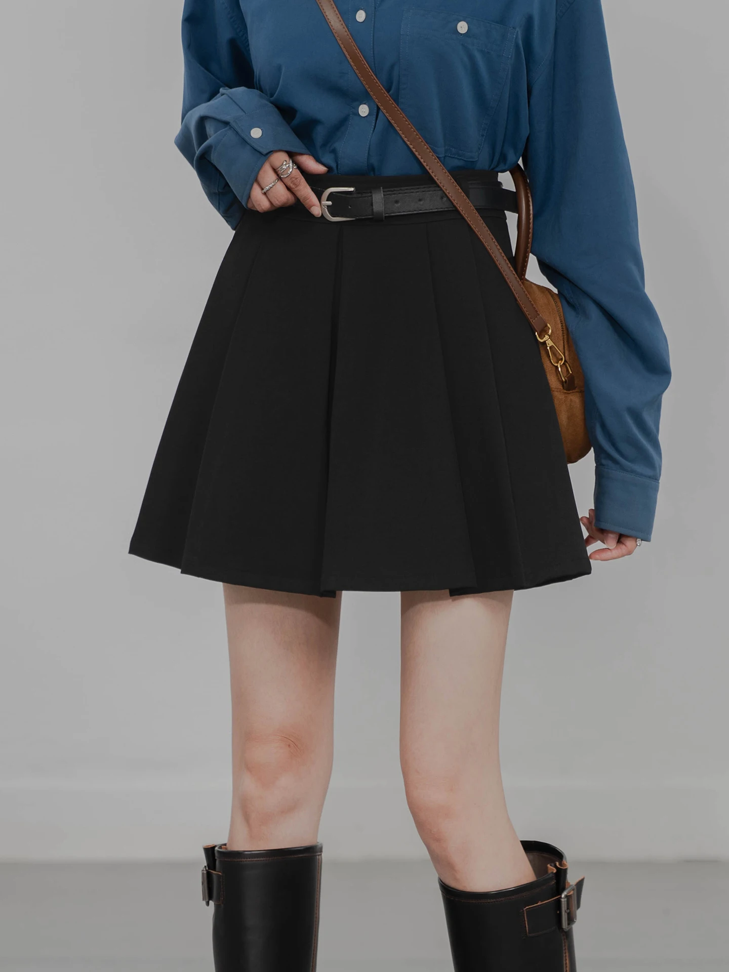 

Ретро плиссированная юбка: милая, стильная, универсальная, удлиняющая ноги, стройнящая, молодежная, в студенческом стиле, с внутренними карманами, простой крой.