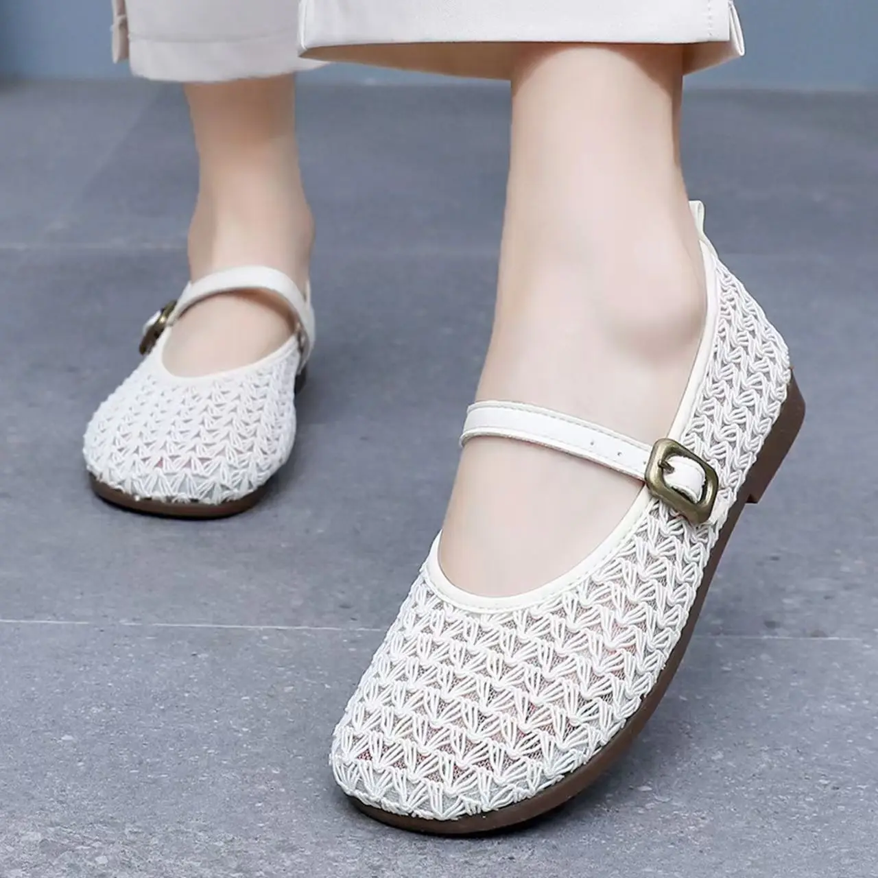 202 New Women Mesh Flat sole Mary Jane Shoes Summer New Soft sole Round Toe Buckle Strap Light Breathable Mom Nude Shoes