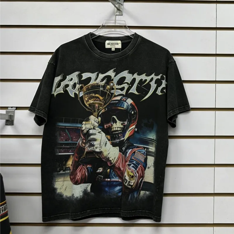 Summer MAJESTIK Tshirts Graffiti Skeleton Helmet Trophy Pattern Black Vintage Distressed Short Sleeve Tops Men Women Streetwear