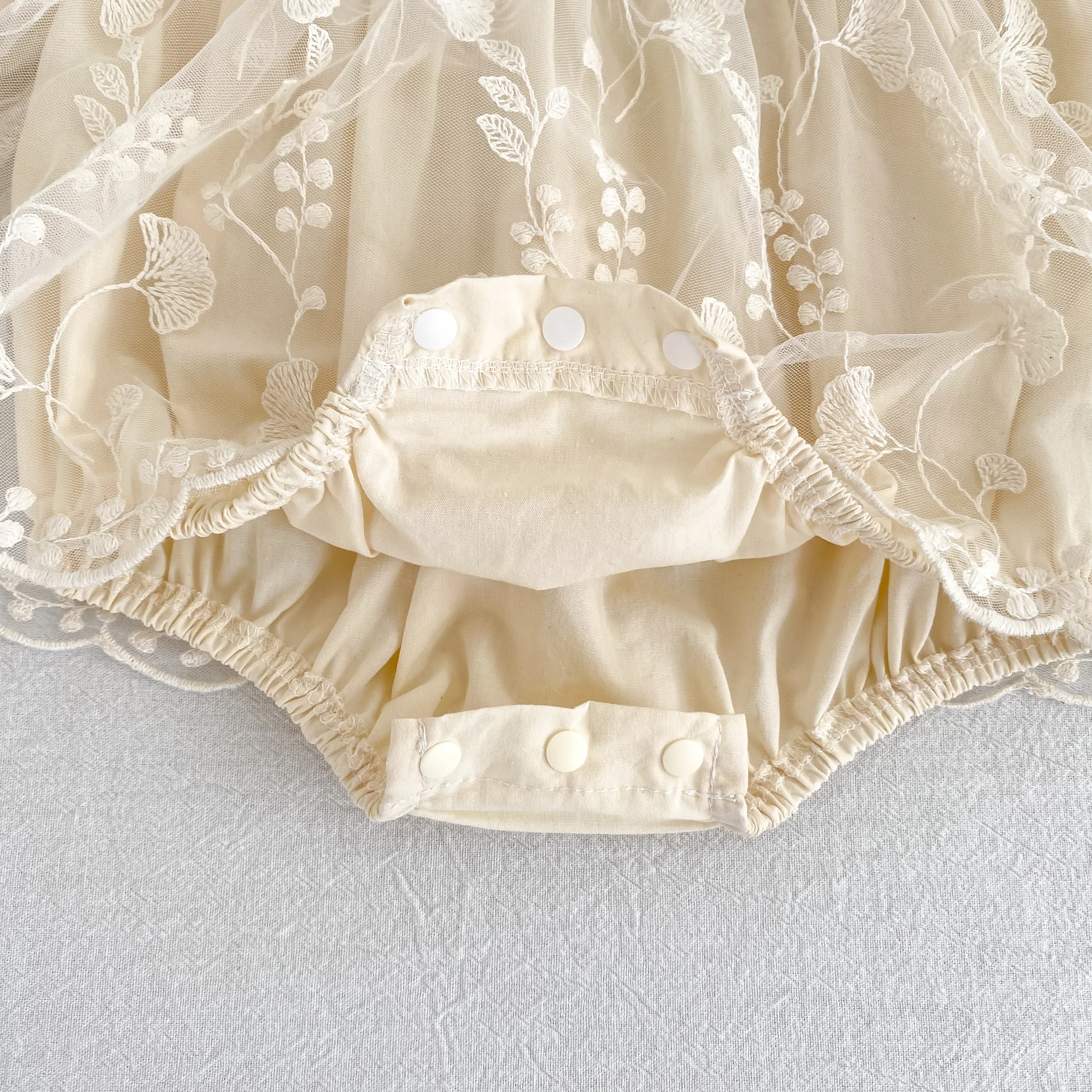 Baby-Mädchen-Strampler aus Spitze, langärmelig, mit Stickerei, Peter-Pan-Kragen, Body, Neugeborenen-Overall, beige, Geburtstags-Foto-Outfit, 0-24 Monate – Detail 12