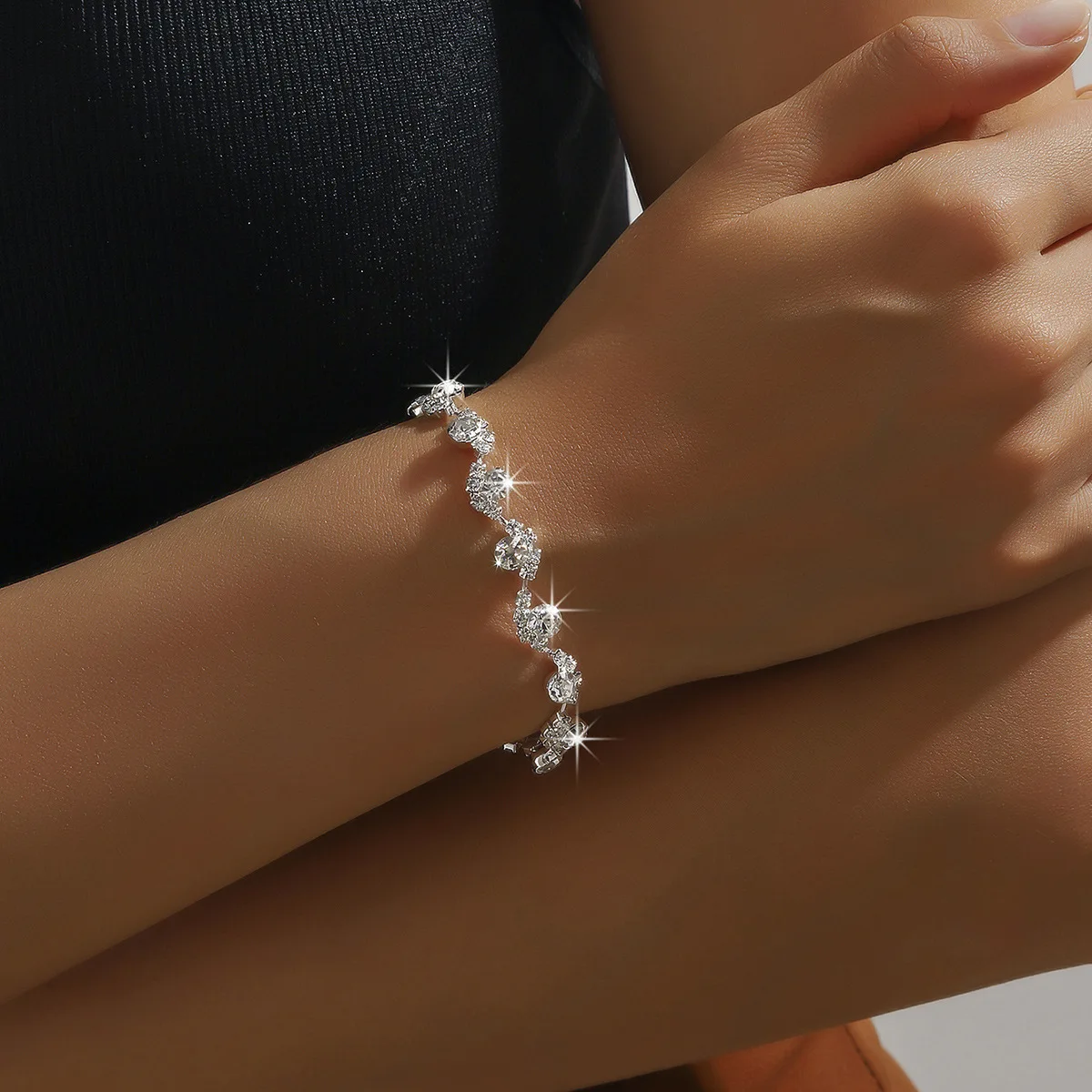 4‑Piece Claw‑Chain Jewelry Set for Women, Includes Earrings Necklace Bracelet, Elegant Bridal Accessory for Wedding Banquet Holiday Occasions, Stylish Gift for Her