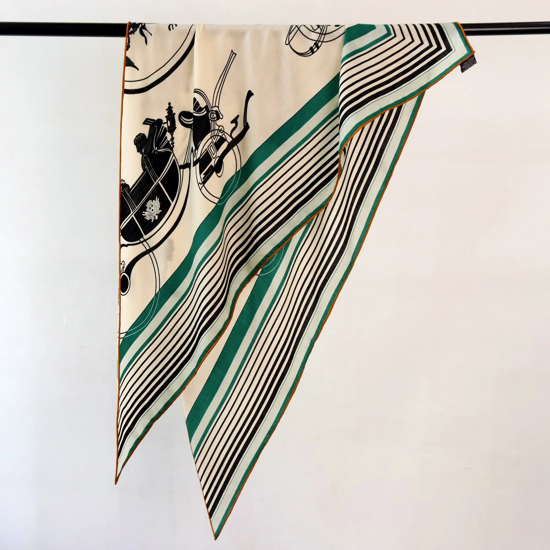 Triangle Shape Wool Silk Scarf Women Soft Shawls Luxury Designer Pashmina Head Wrap Stole Christmas Gift 195CM 125CM 125CM