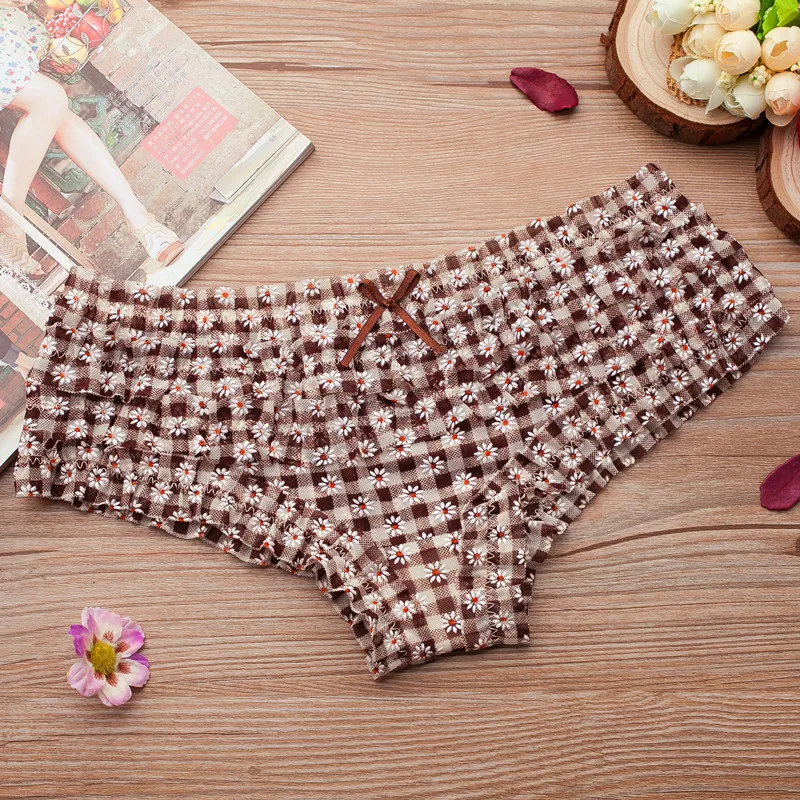 1PCS Cute dot small floral patterns sweet knitted fabric with lace stitching Women's low waist brief Seamless breathable fa