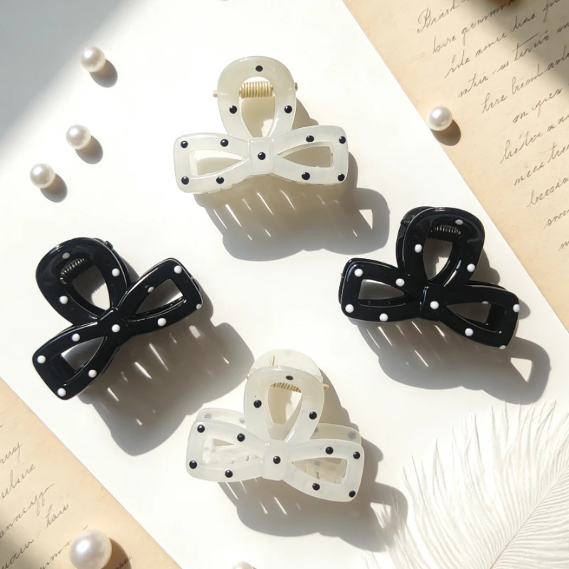 4 Stück Modische Klassische Schwarz-Weiß Gepunktete Kleine Haarklammern für Frauen und Mädchen Retro Haaraccessoires Kopfschmuck – Detail 3