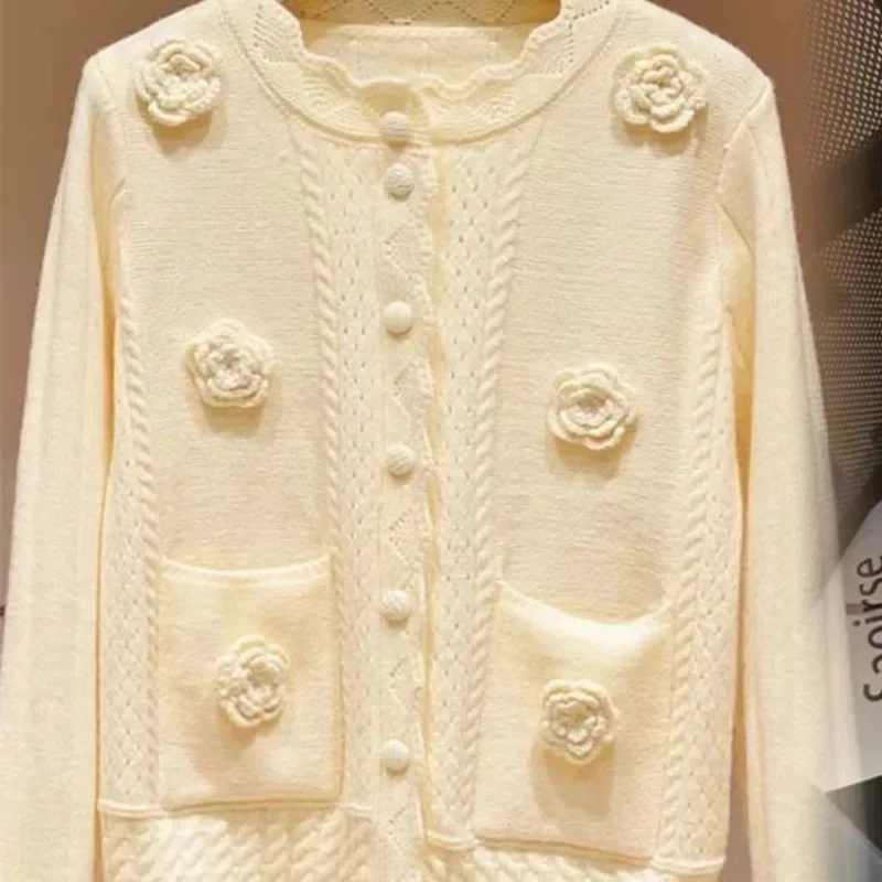 Japanische literarische Mädchen Strickjacke Retro aushöhlen Blumen süße süße Strickpullover Jacke College-Stil Oberbekleidung Y2k Tops