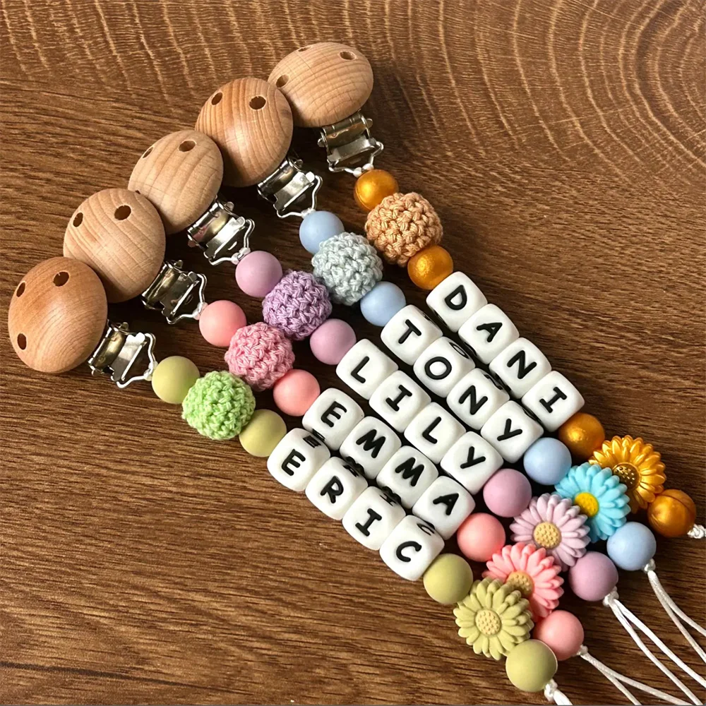 

Customized Name Pacifier Clip Daisy Flower Silicone Teether With Crochet Beads Chain for Boys Girls