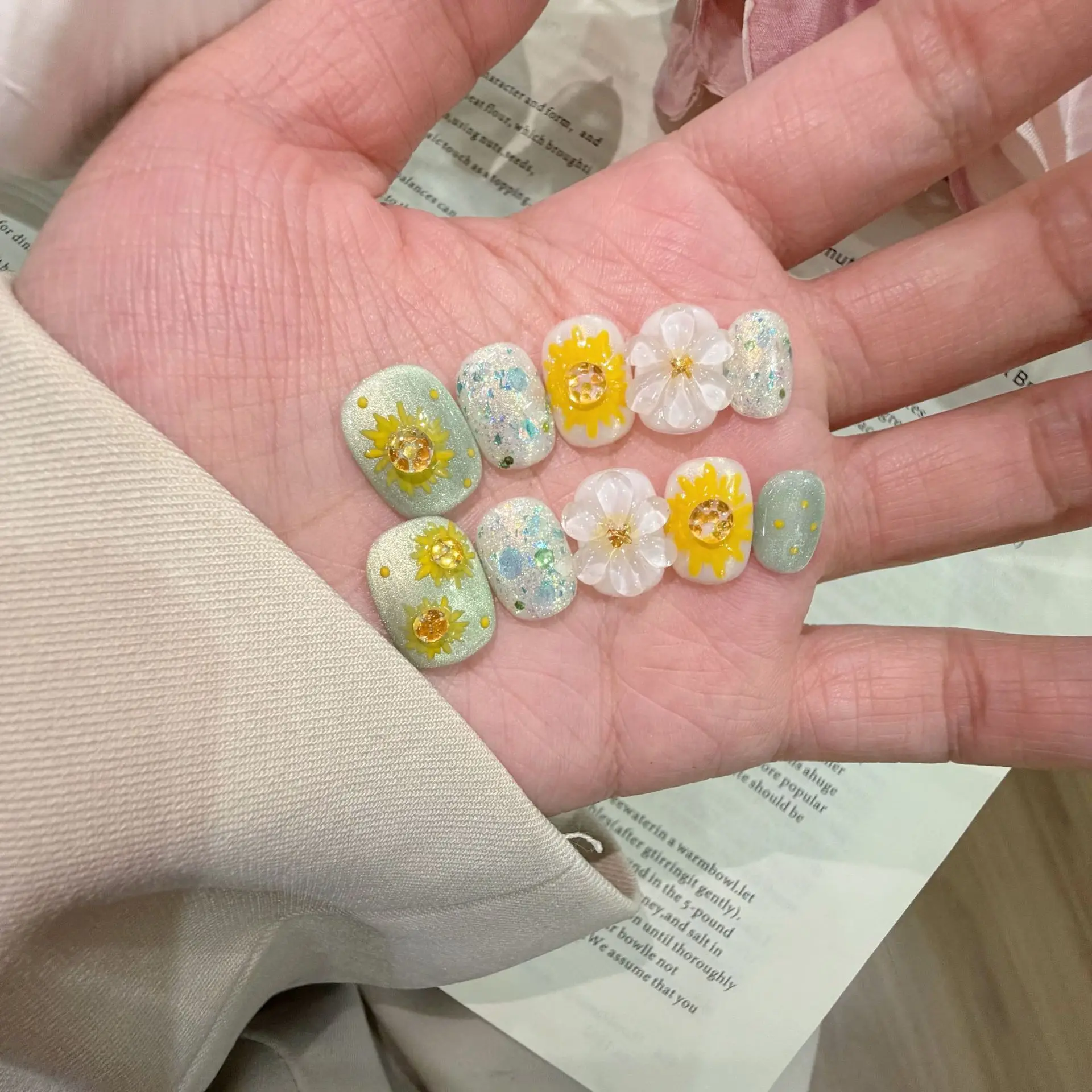 

10Pcs Short Square Head Handmade Press on Nails Summer Sunflower Smudge Fake Nail Polka Dot Wearable Full Cover False Nails Tips
