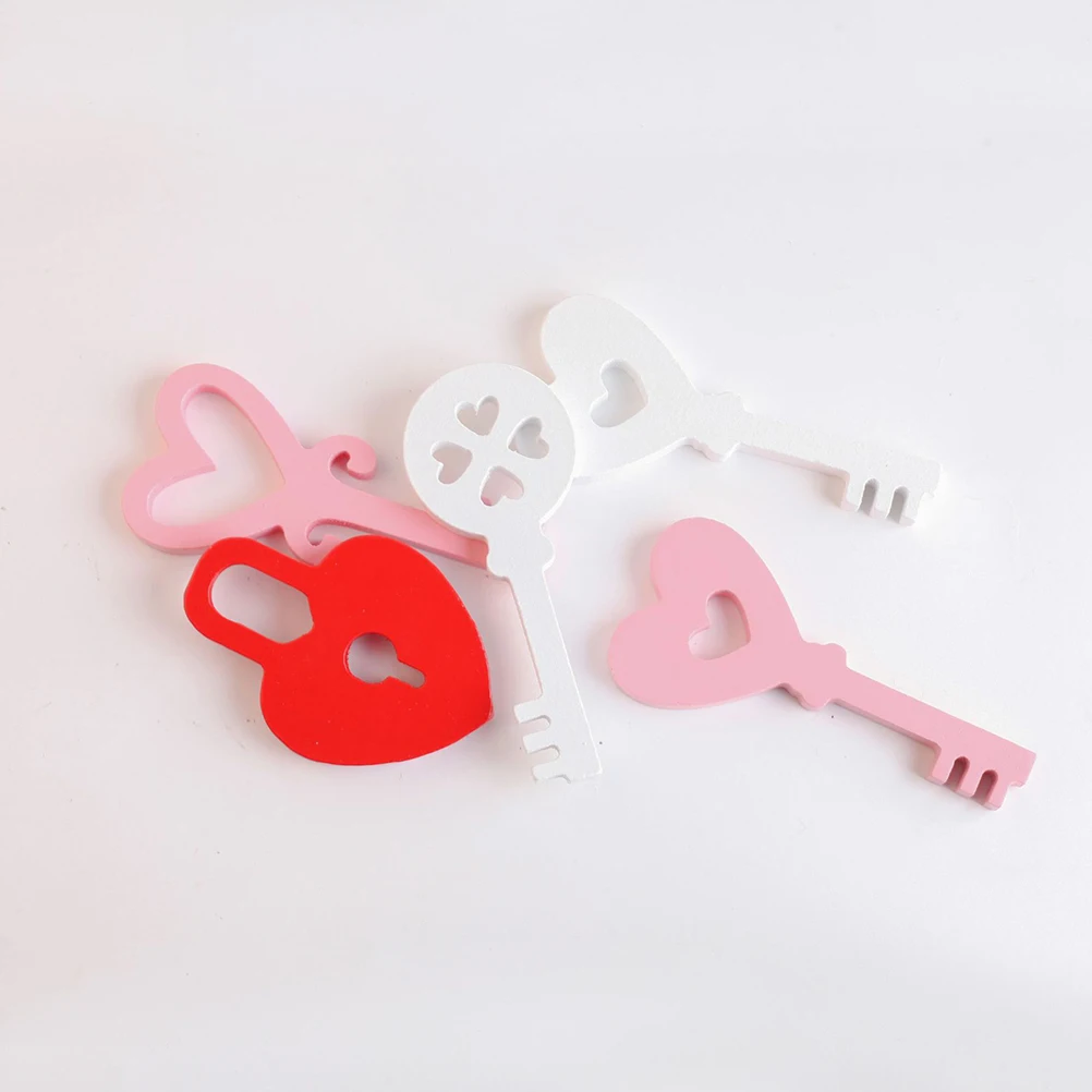 

4pcs Heart Lock Pendant Valentine Decor Wood Key nament Hanging Outdoor DIY Accessories Birthday Wedding Party Christmas