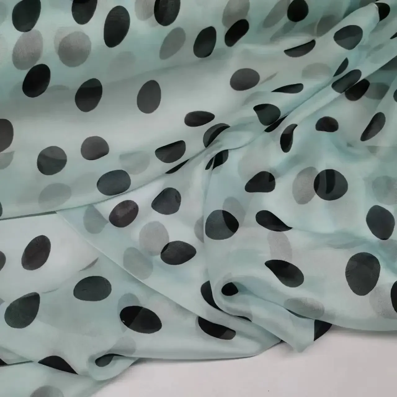 On Sale Pure Silk Fabric Thin Bohemian Chiffon Style Width 135cm Soft 6mm Dress Scarf Material