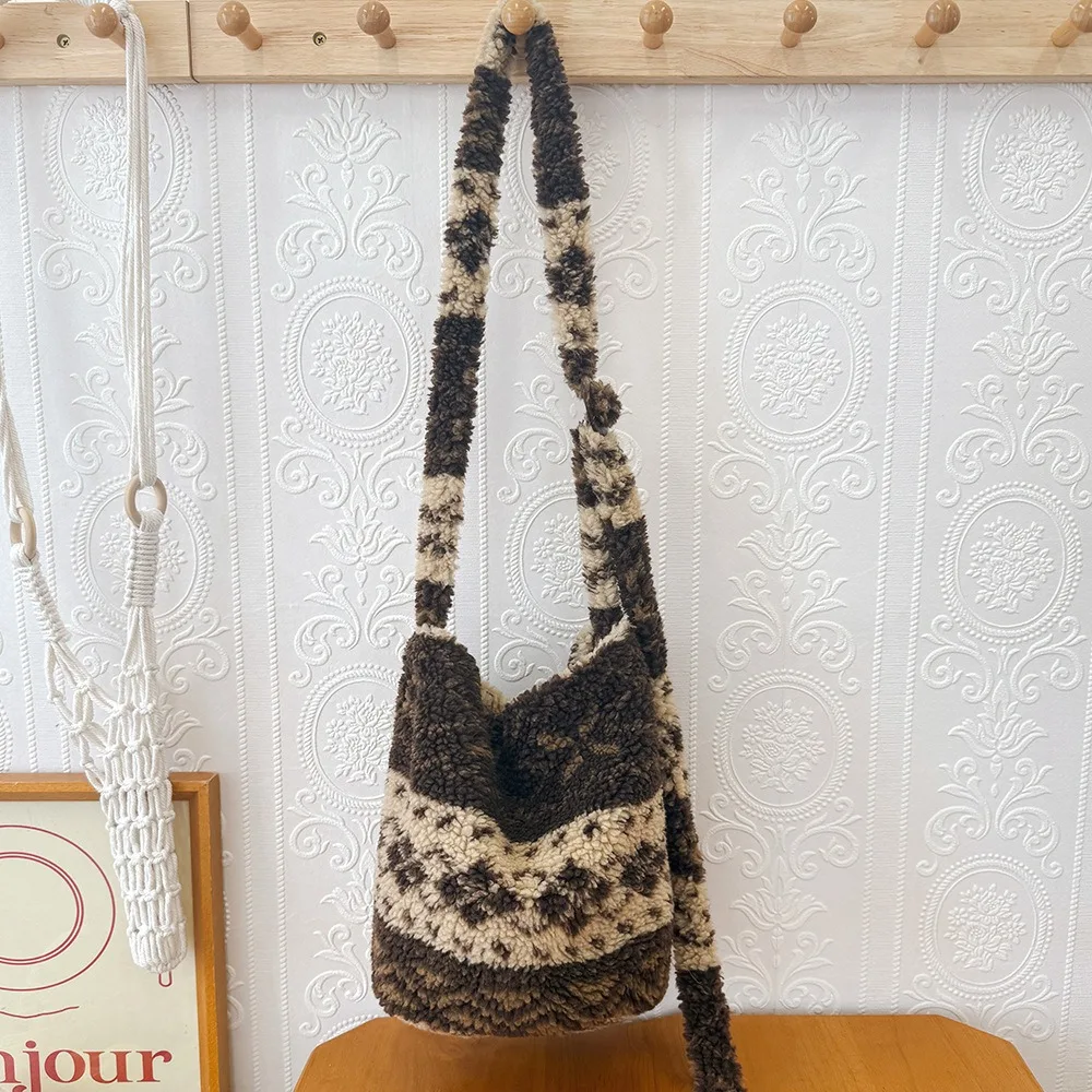 

Повседневная сумка через плечо в стиле Fair Isle, большая сумка в стиле ретро, сумка в богемном стиле, элегантная этническая пушистая сумка через плечо, осень/зима