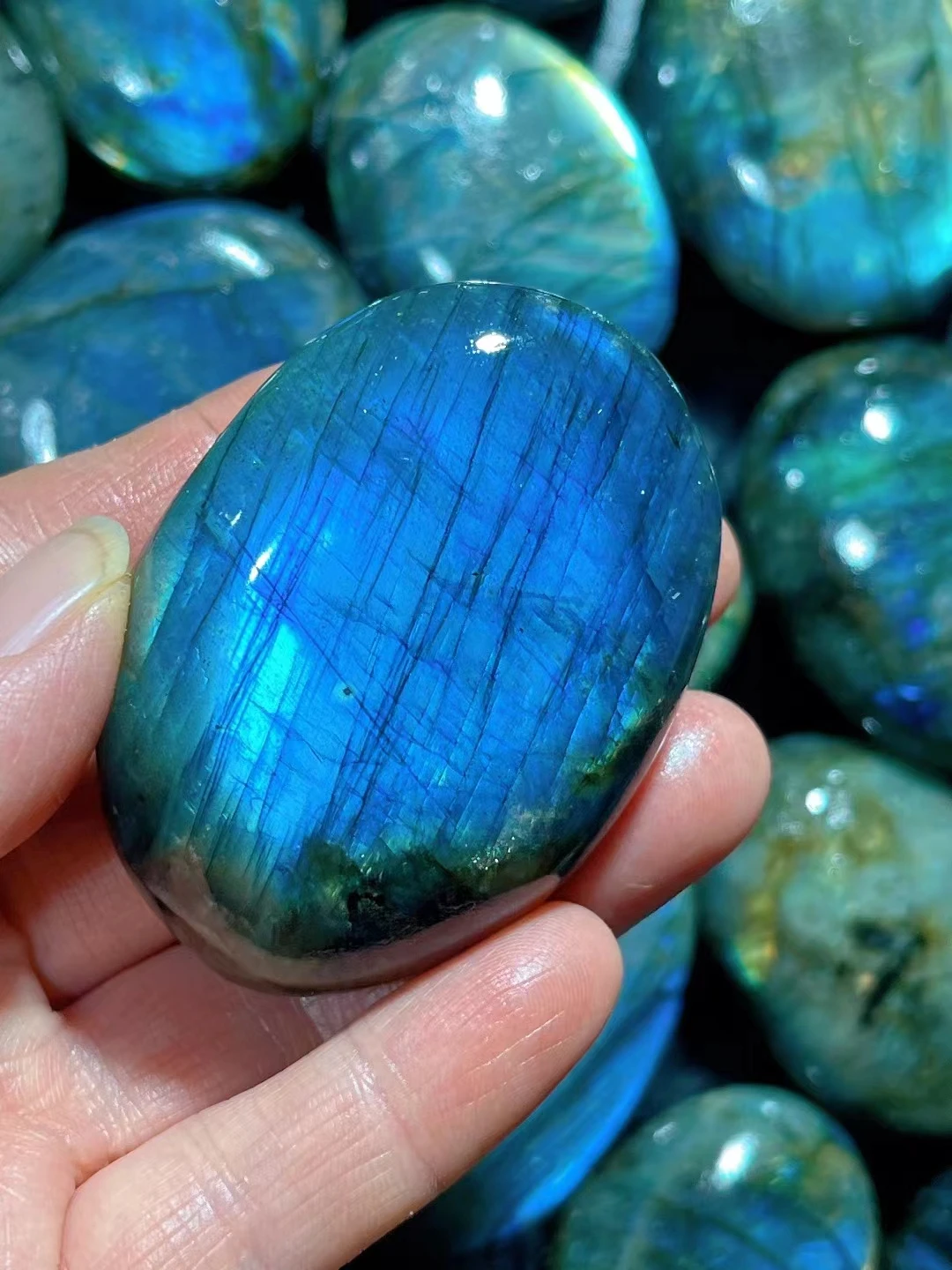 50-60mm Natural Labradorite Quartz Crystal Gemstones Polished Energy Palm Stone Ore Rock Healing Reiki Energy Specimen Decor