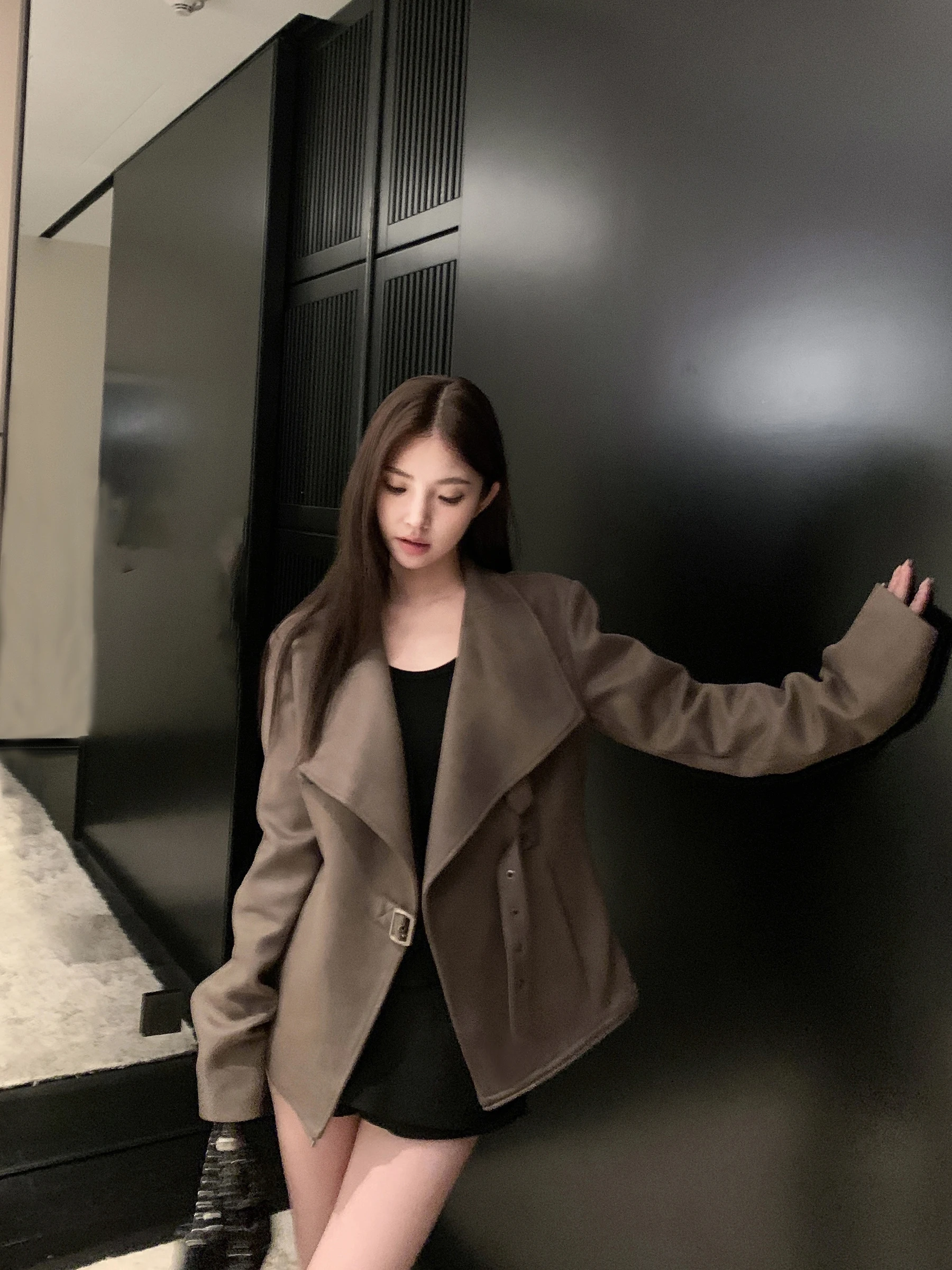 

Женское замшевое пальто в стиле ретро с застежкой на талии, байкерское пальто с большим воротником, теплое пальто из полиэфирной ткани с воротником-стойкой