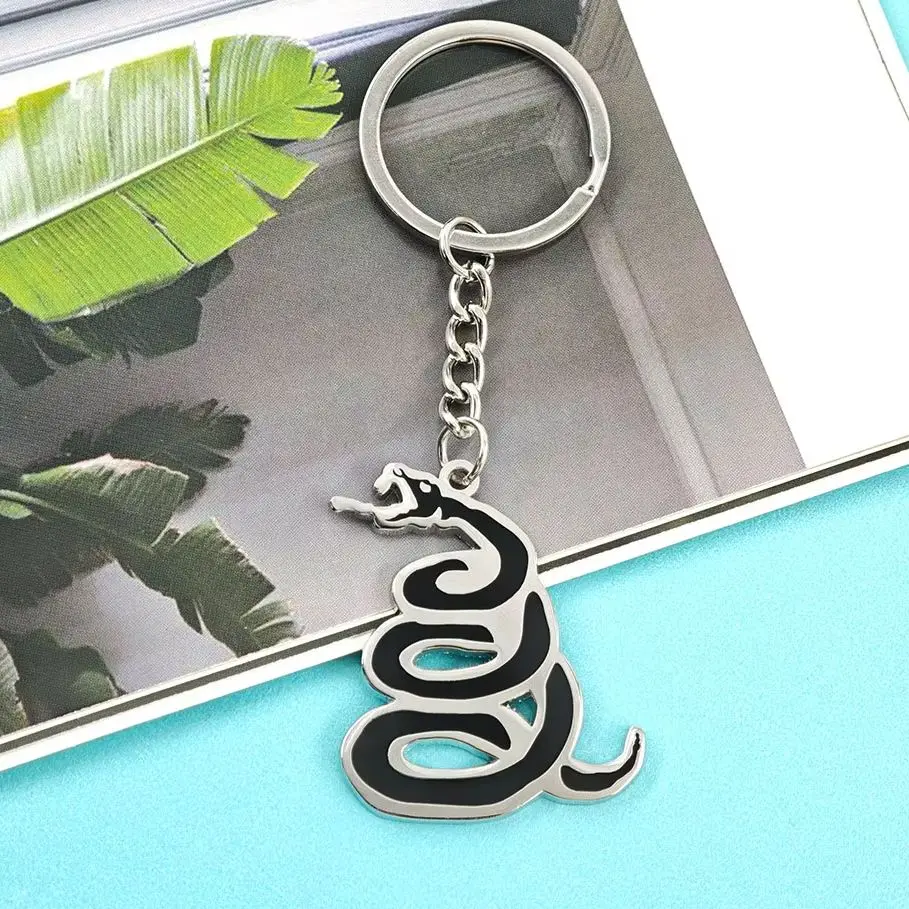 Metallica-Band Black Album Snake Keychain Coiled Snake Keyring Heavy Metal Rock Music Logo Badge Pendant Car Bag Charm Fans Gift
