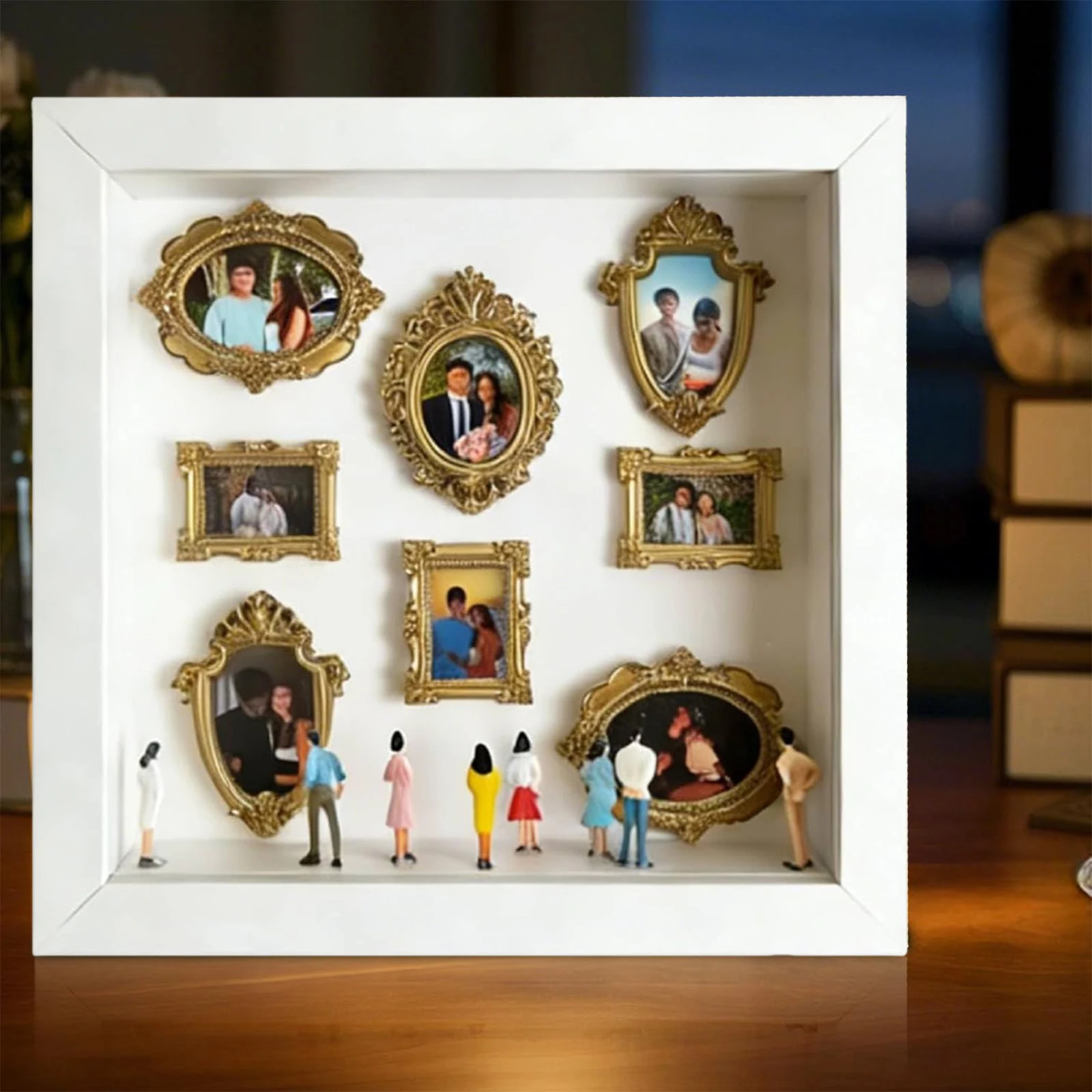 

Персонализированный фото-кейс для семейных воспоминаний: мини-музей-силуэтница DIY с золотыми мини-рамками и фигурками для домашнего декора