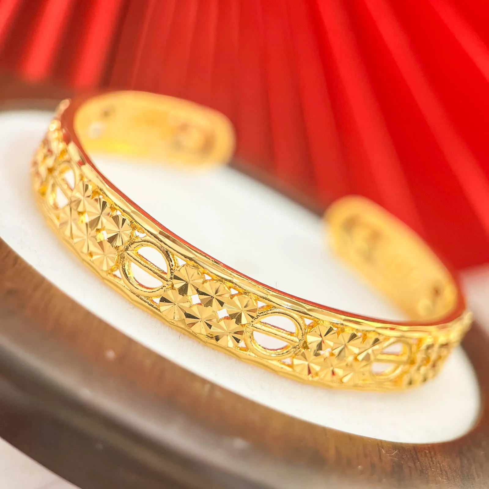 

Браслет из настоящего золота 24K, полый, цельной формы, открытый, 9999 пробы, модный браслет, ювелирное украшение в стиле Юго-Восточной Азии.