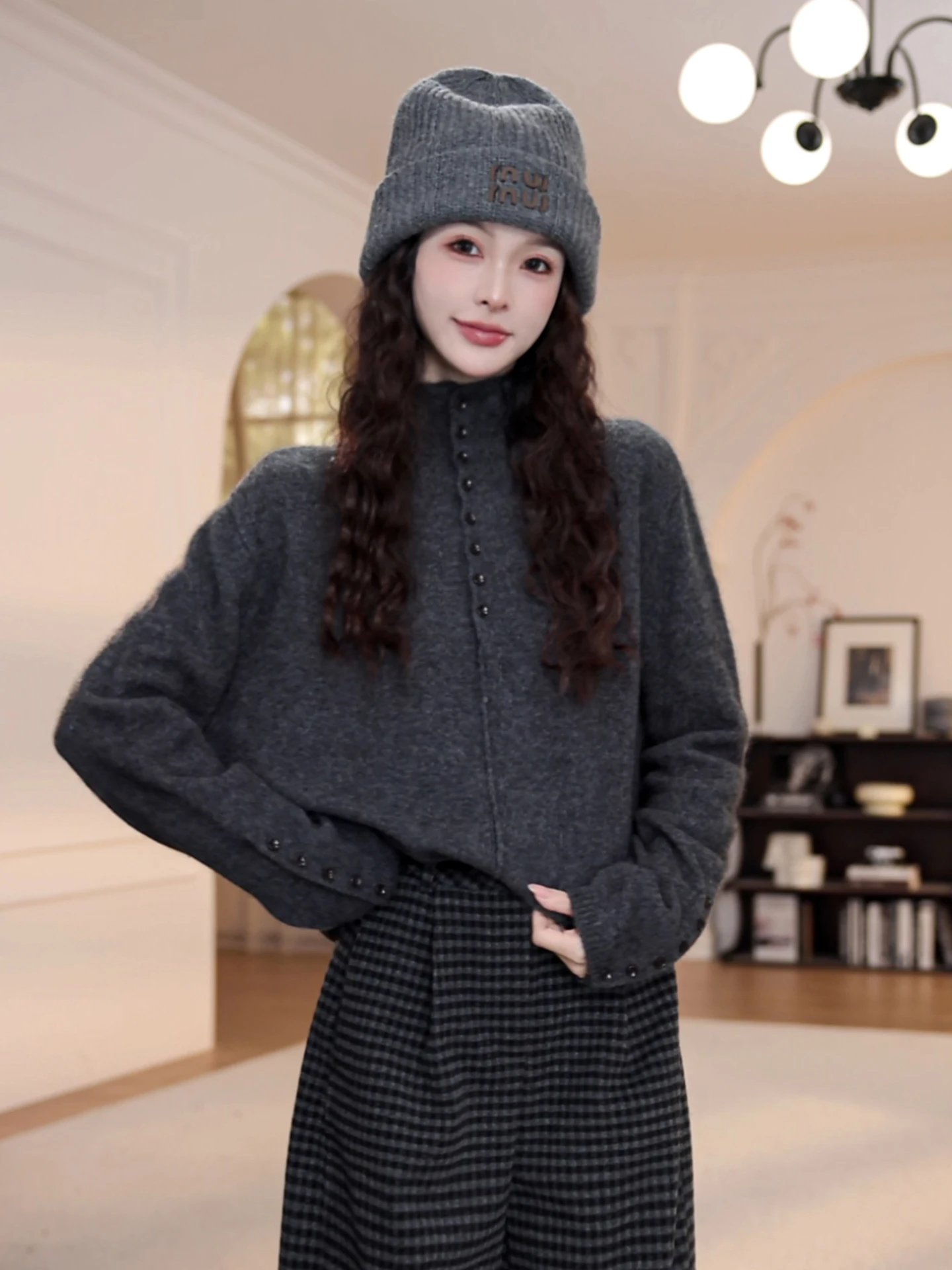 快適なロングスリーブニットウェア、ハイネック、無地、韓国風、通勤トップス、万能デザイン、レディース冬服