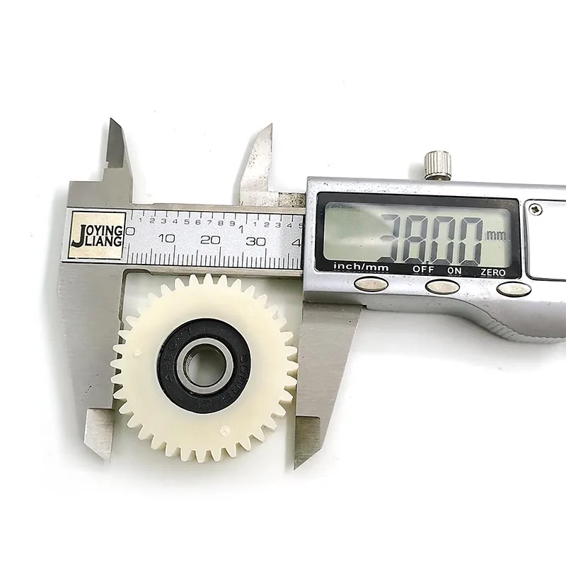 36T Hitam 608RS Bantalan Gigi Kendaraan Listrik OD = 38Mm Nilon Tahan Lama Pinion Warna Biru Putih