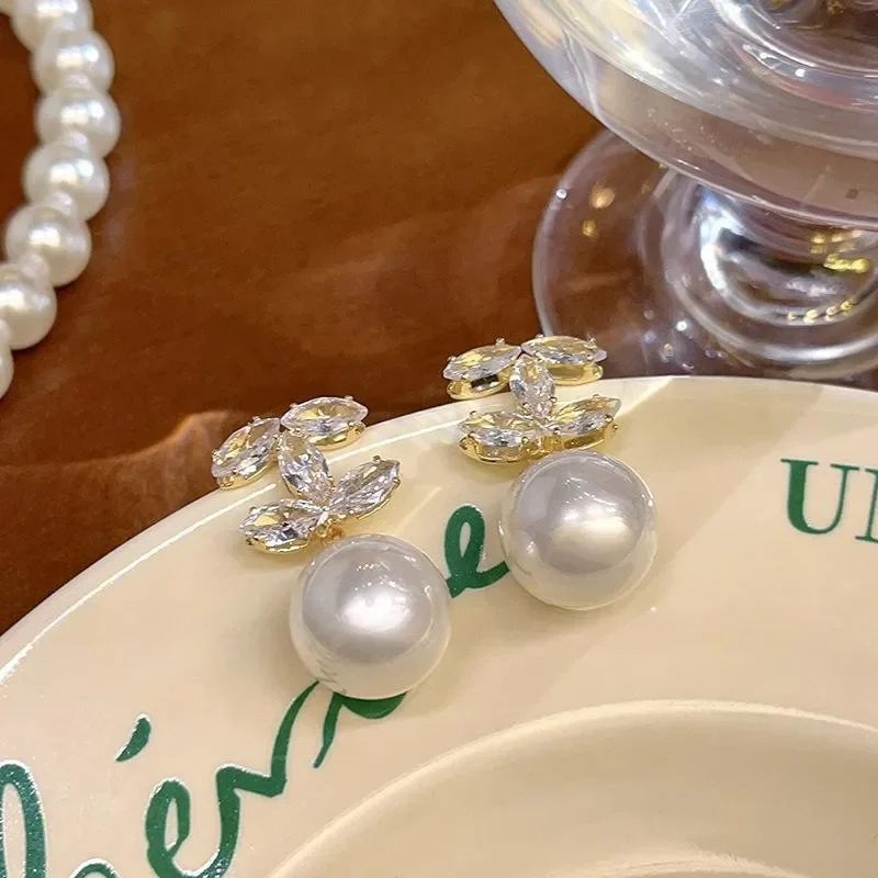 مزدوجة C أقراط اللؤلؤ المرأة الفاخرة انخفاض الأقراط الفريدة الخريف الشتاء الاتجاه الراقية الإحساس الأذن المجوهرات