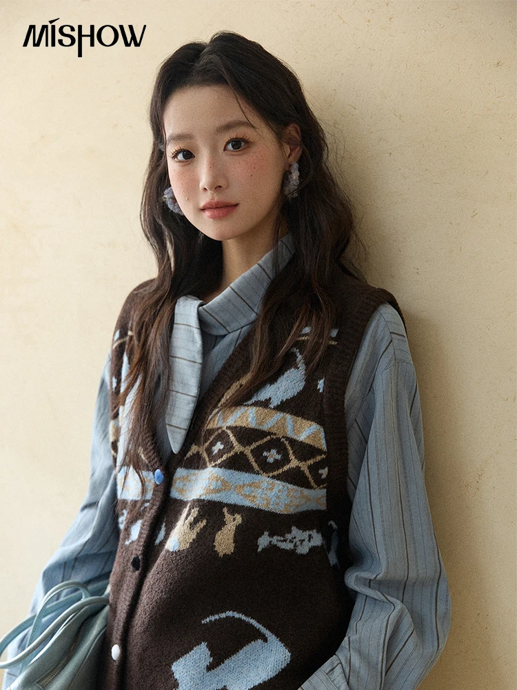 

MISHOW вязаный жилет женский 2025 зимний ретро жаккардовый жилет с животными для поездок на работу с v-образным вырезом и одной пряжкой вязаный топ на бретелях MXE90Z2785