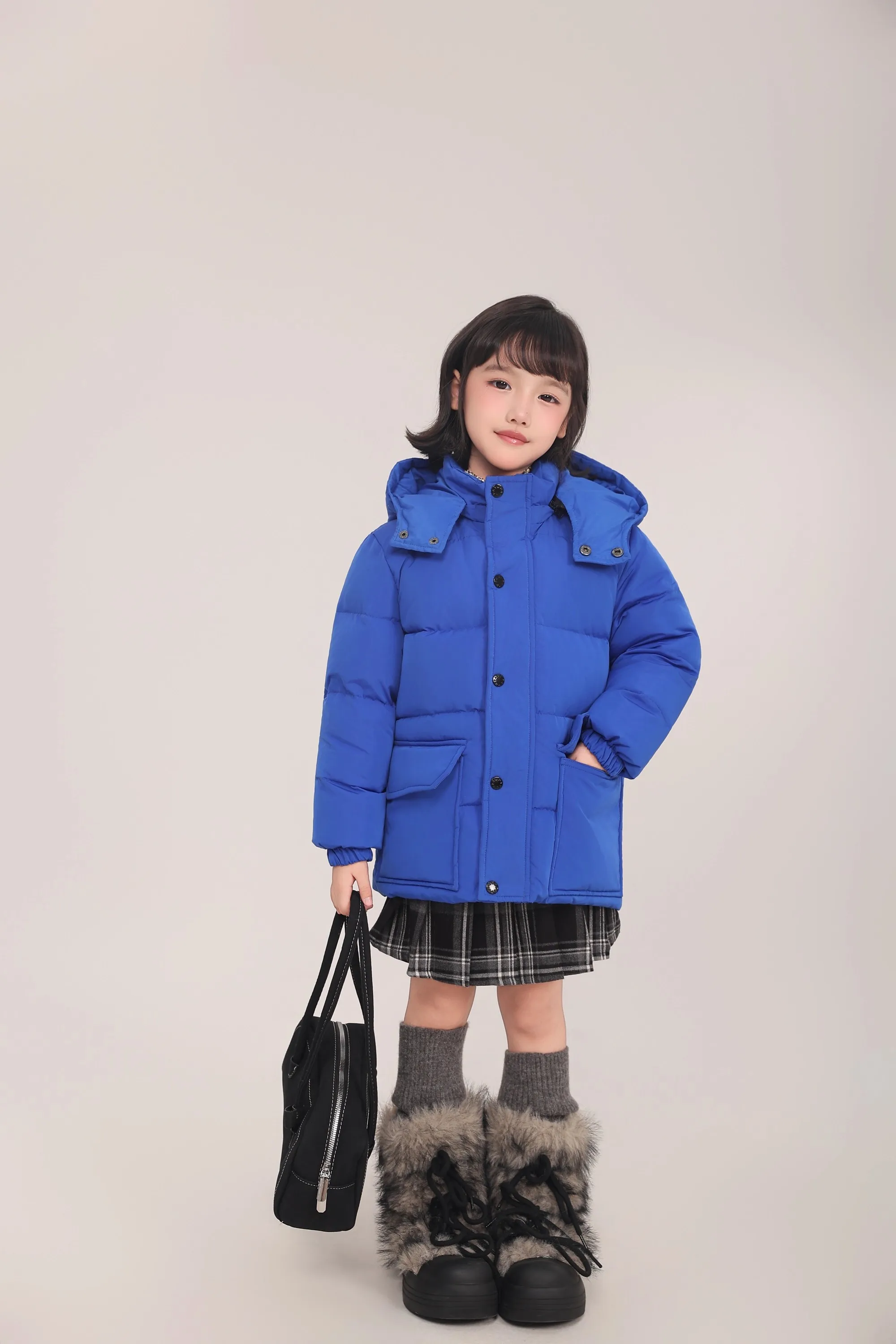 Kinder-Daunenjacke mit 90% Weißer Entendaune, Braune Kapuze, Mittellange Daunenjacke mit Großen Taschen, Dicke Warme Winteroberbekleidung für Mädchen A4853 – Detail 27