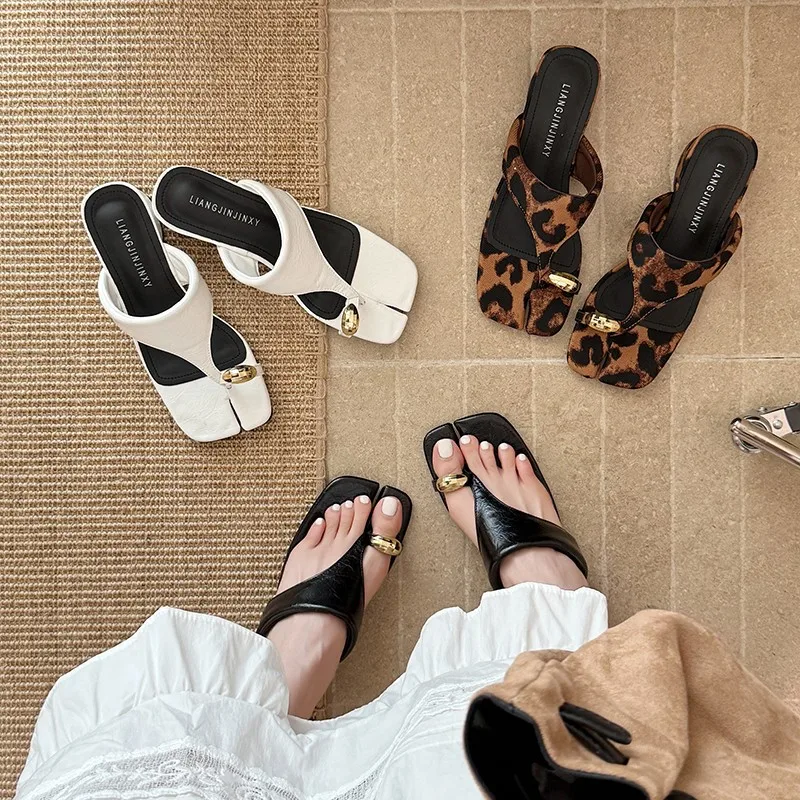 

Square Toe Split Toe Mules Women Metal Buckle Low Heel Flip Flops Retro Leopard Print Casual Outdoor Sandals For Street Wear