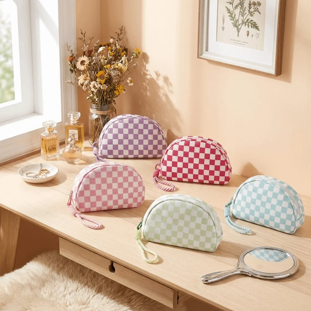 Waterproof Checkered Pattern Cosmetic Bag Polyester Zipper Closure Toiletry Bag Lightweight Half Moon Makeup Bag Girls