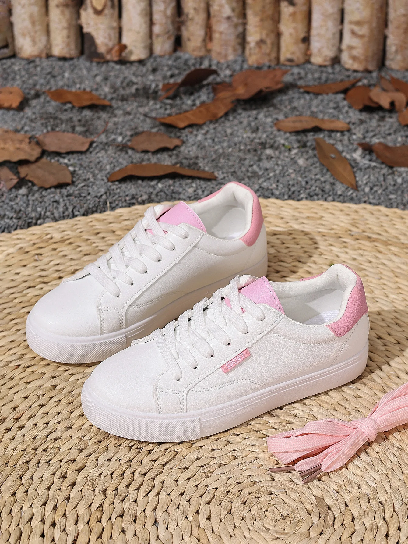 Flache weiße Schuhe für Damen, Frühling und Herbst, Sneakers aus Leder, modische Freizeitschuhe mit Schnürung, Studenten-College-Stil, Board-Schuhe für Frauen. – Detail 3