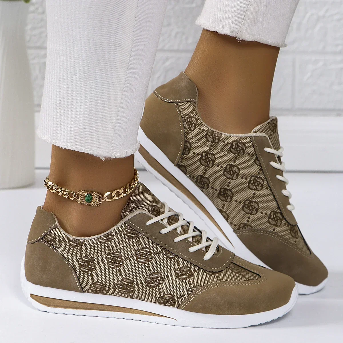 

Spring and Summer Women Designer Mouth Breathable Cross Strap Sneakers Flat Comfortable Casual Walking Sneakers Zapatos De Mujer