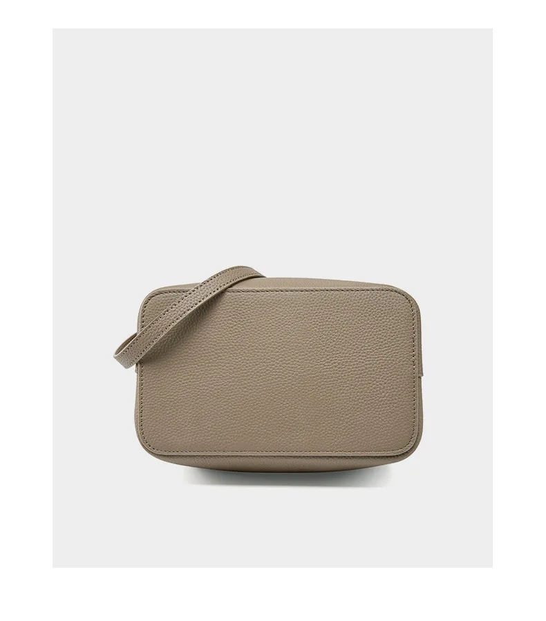 Bolsa crossbody de couro genuíno para mulheres, bolsa minimalista de conforto de couro, grande capacidade, nova, 2024