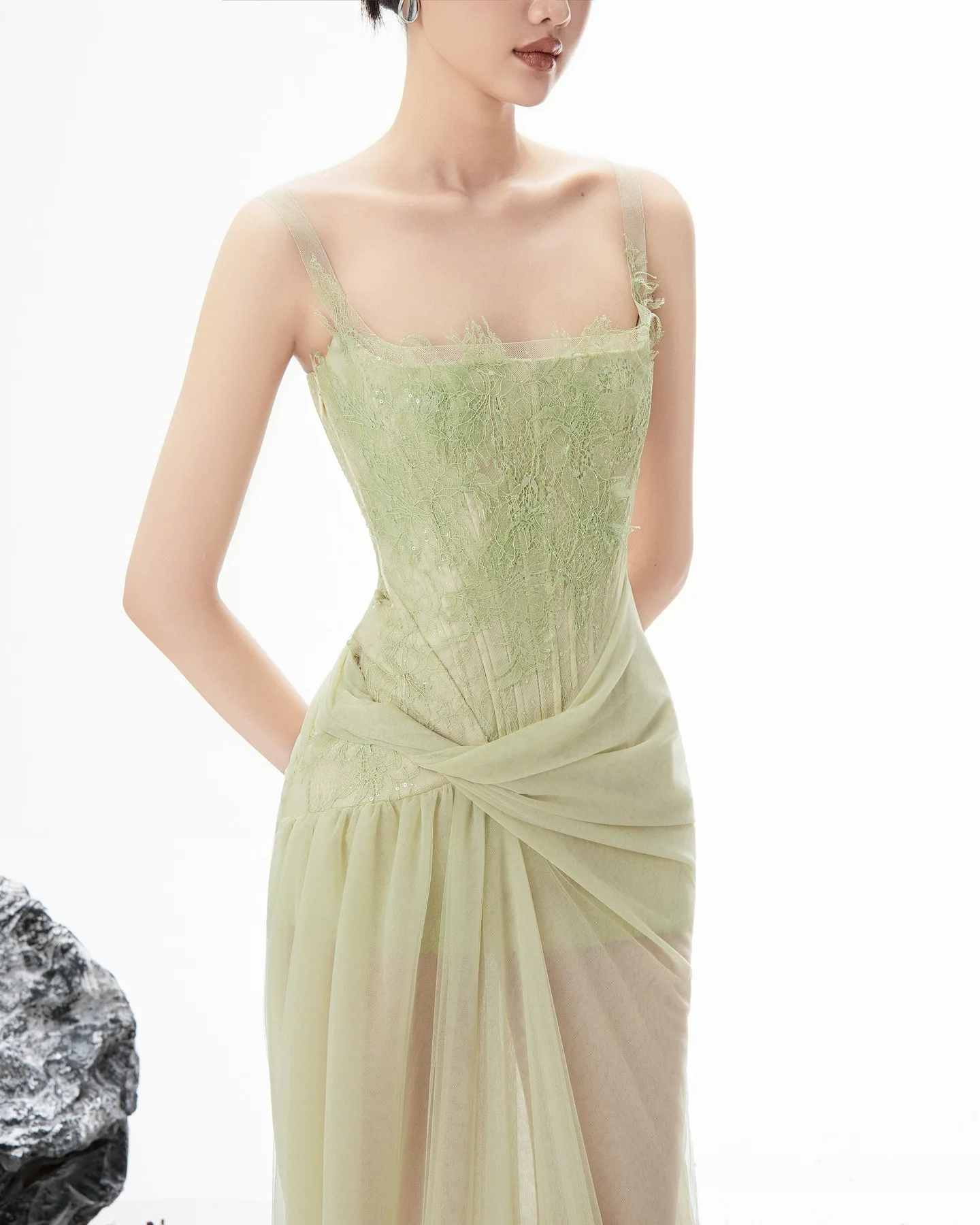 فستان سهرة من الدانتيل الأخضر الجميل بفتحة عالية للحفلات الراقصة، فستان رسمي للحفلات، فستان كوكتيل، طبقة شفافة، فستان زفاف الضيوف