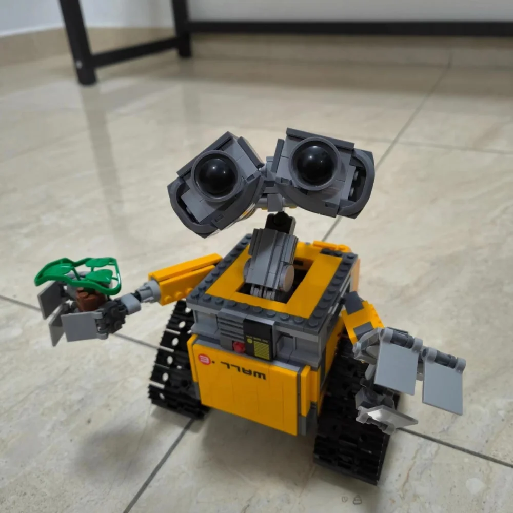 687PCS Robot Wa-l-li Building Bricks Movie series robot Compatible 21303 DIY Model For Child Toys Gift image 3