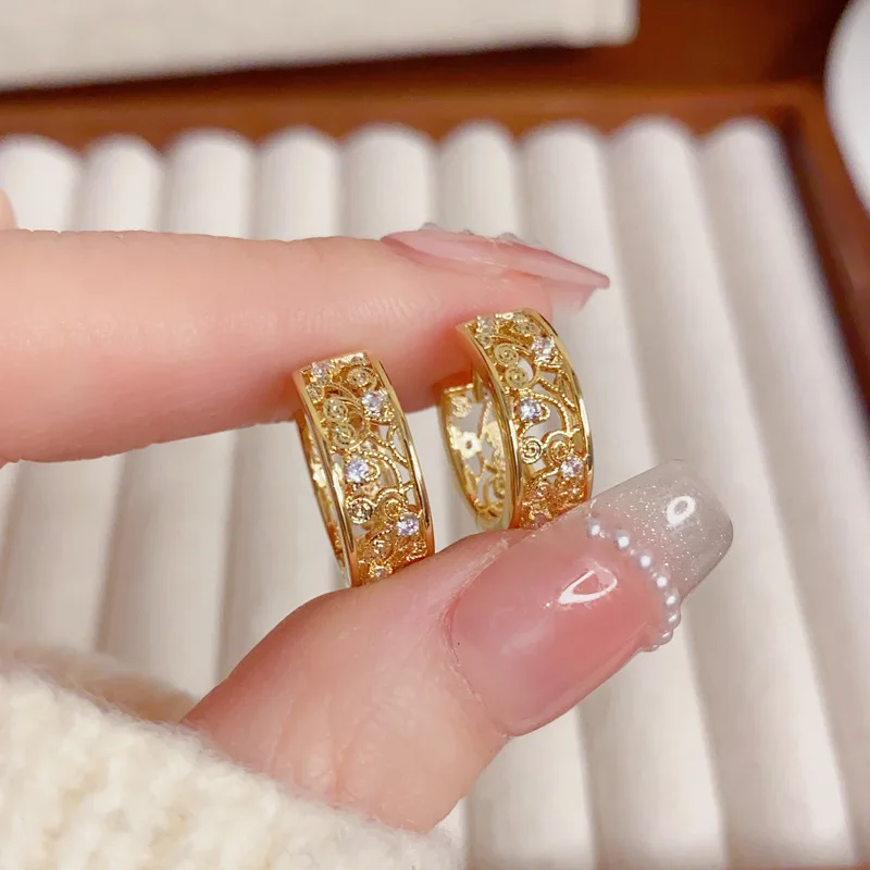 Französische Überdimensionierte 14K Vergoldete Hohle Runde Ohrclips für Damen, Minimalistischer Retro-Stil, Modischer Schmuck