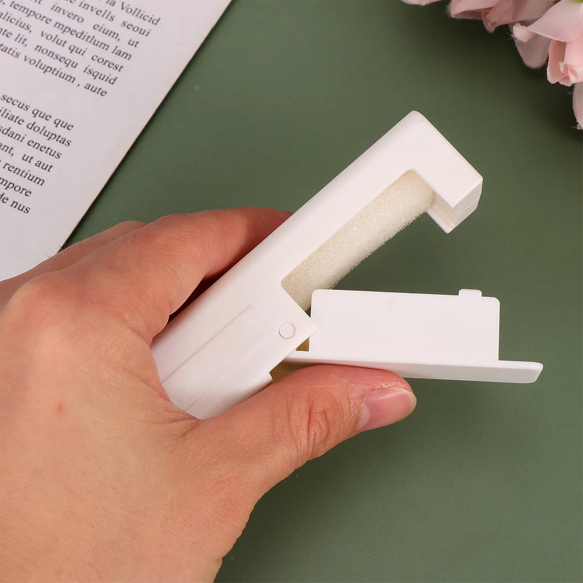 

2pcs Elevator Tool Door Opening Clip For Touchless Handle Press No Contact Outdoor Mini Gadget Portable Hygiene