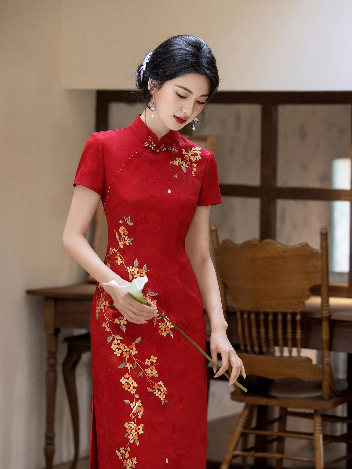 Elegant Red Embroidered Qipao for Engagement And Return Home after Wedding Beautiful Modern Chinese Style Bridal Gown YUSHII