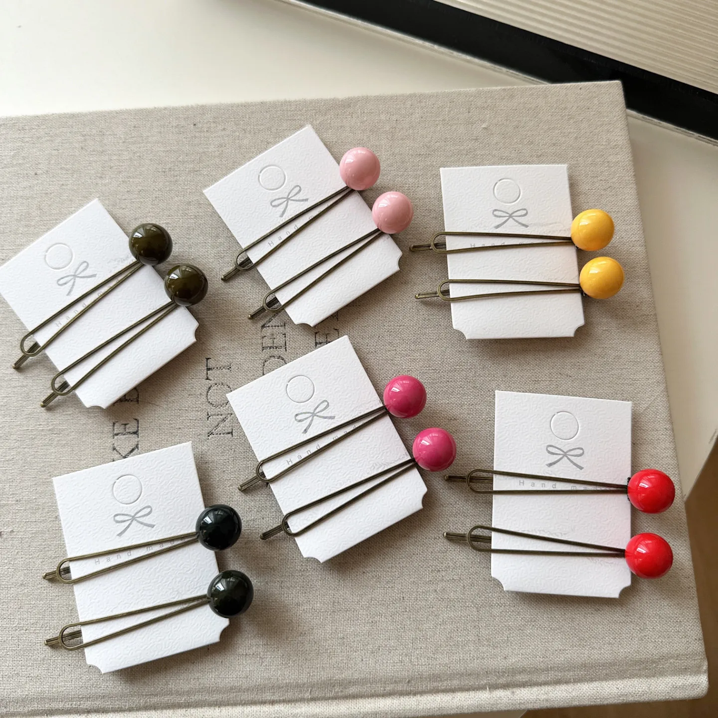 Vibrant Candy Balls Hair Clips Retro Side Bang Clip for Women Broken Hair Non Slip Resin Portable Elegant Daily Use