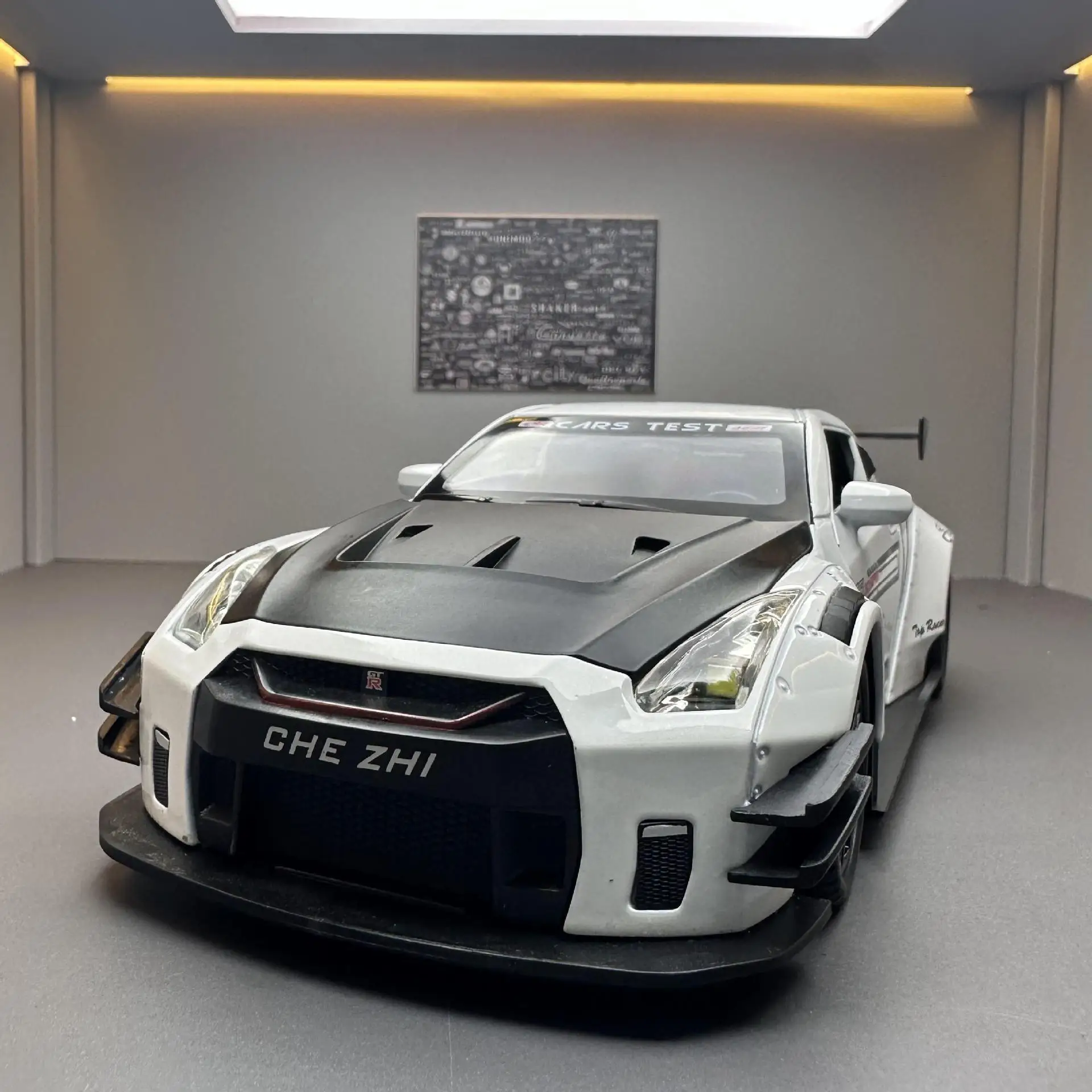 1:24 Scale Skyline GTR Sports Car Alloy Model Collectible Ornament Tabletop Decor For Automobile Model Lovers Hobby Collection