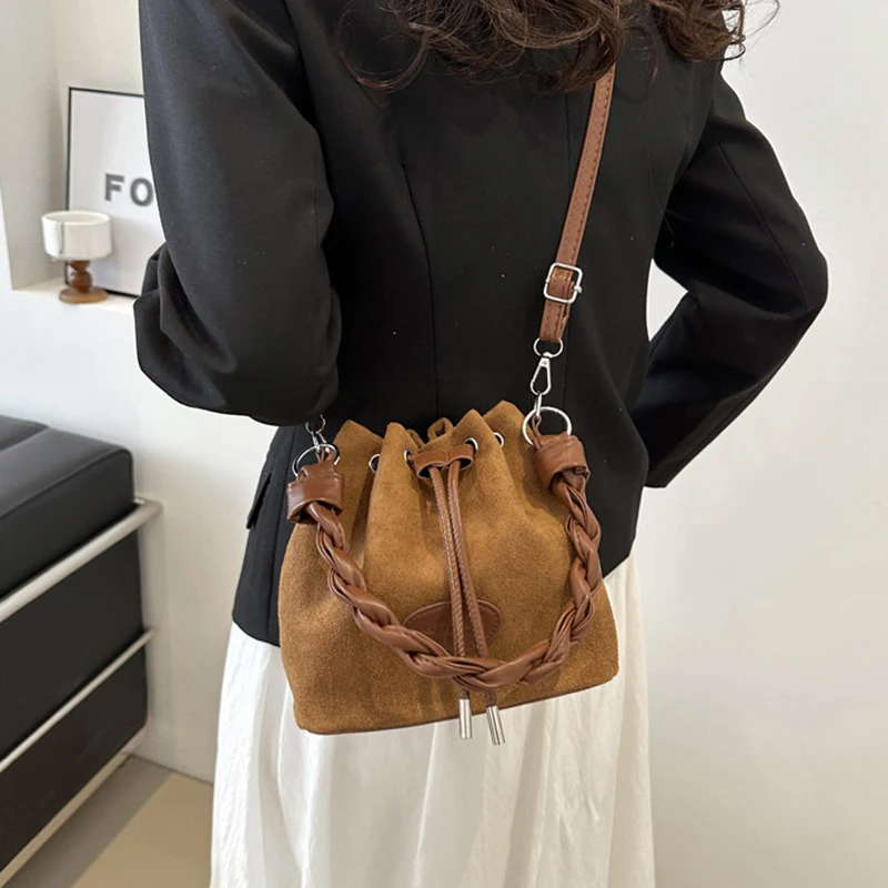 

Drawstring Handbag Large Capacity Single Shoulder Bucket Bag Trendy and Fashionable Spring Single-shoulder Crossbody Bucket Bag