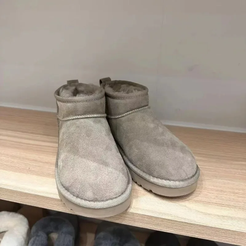 2025 جديد أفخم الدافئة الرجال والنساء موضة أحذية الثلوج ركاب لينة وحيد أحذية السفر الشتوية