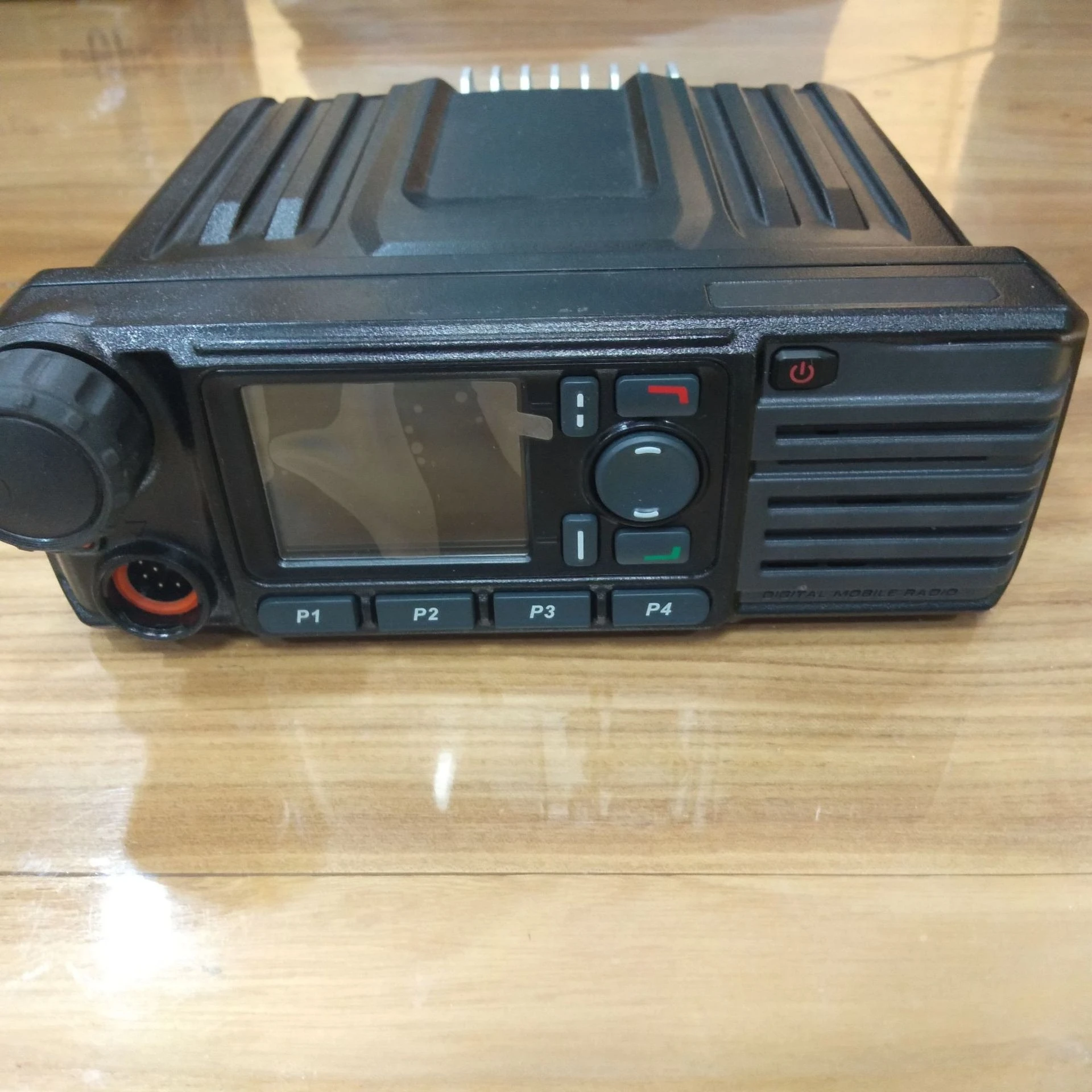 Piattaforma per auto Walkie-talkie per auto Piattaforma per bagagliaio digitale ad alta potenza da 25 W