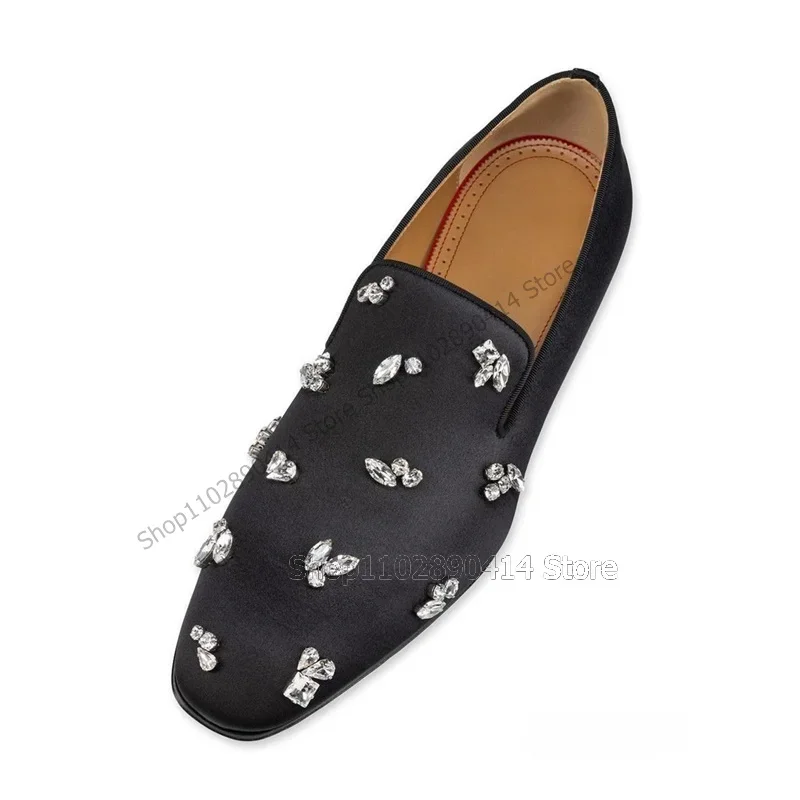 Mocassini bassi con punta quadrata nera con decorazioni floreali in cristallo Scarpe da uomo slip on alla moda Scarpe eleganti da uomo di lusso fatte a mano per feste da sposa