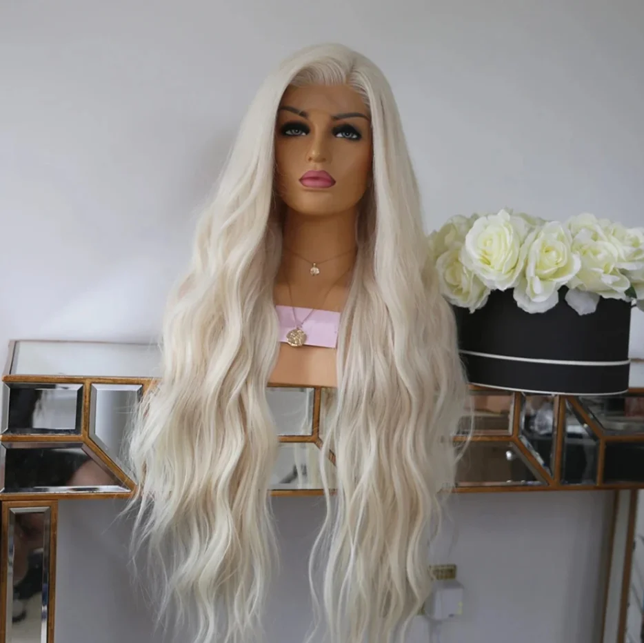 Wig Gelombang Pirang Platinum Wig Renda Depan Sintetis untuk Wanita Rambut Renda Gelombang Alami Panjang Wig Putih Hitam Merah Muda Cosplay Ikal Longgar