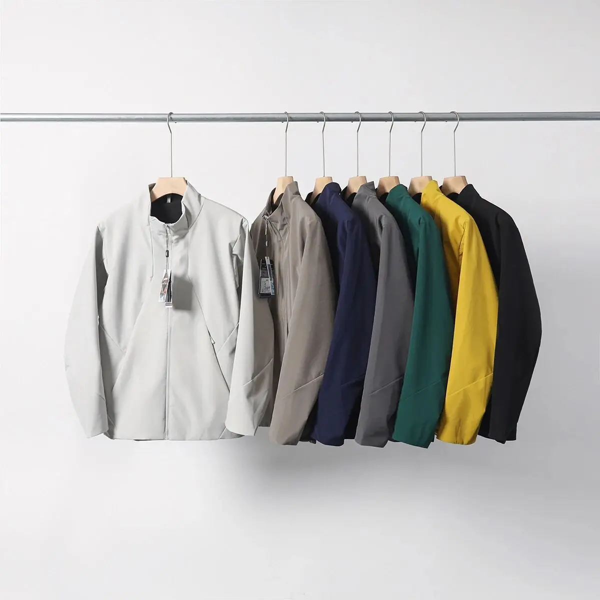 

Мужская повседневная тонкая куртка с воротником-стойкой на открытом воздухе, ветрозащитная водонепроницаемая куртка для пешего туризма, скалолазания и отдыха, подходит для поли...