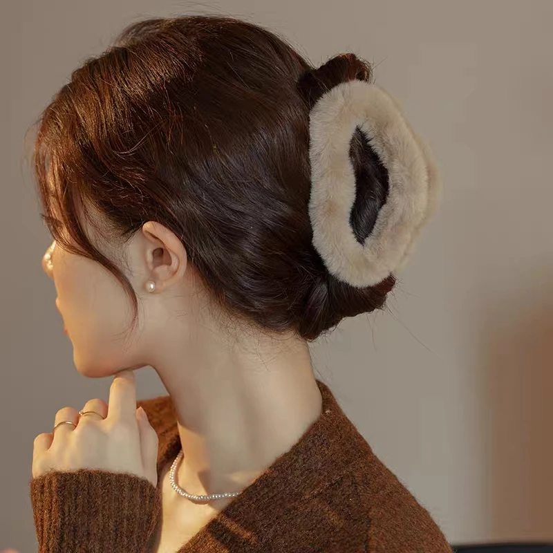 

Winter Plush Hair Gripper Cloud Shaped Hair Claws Multi Color Secure Large Hair Clips Cute Plush Hair Scratching Korea Headwear