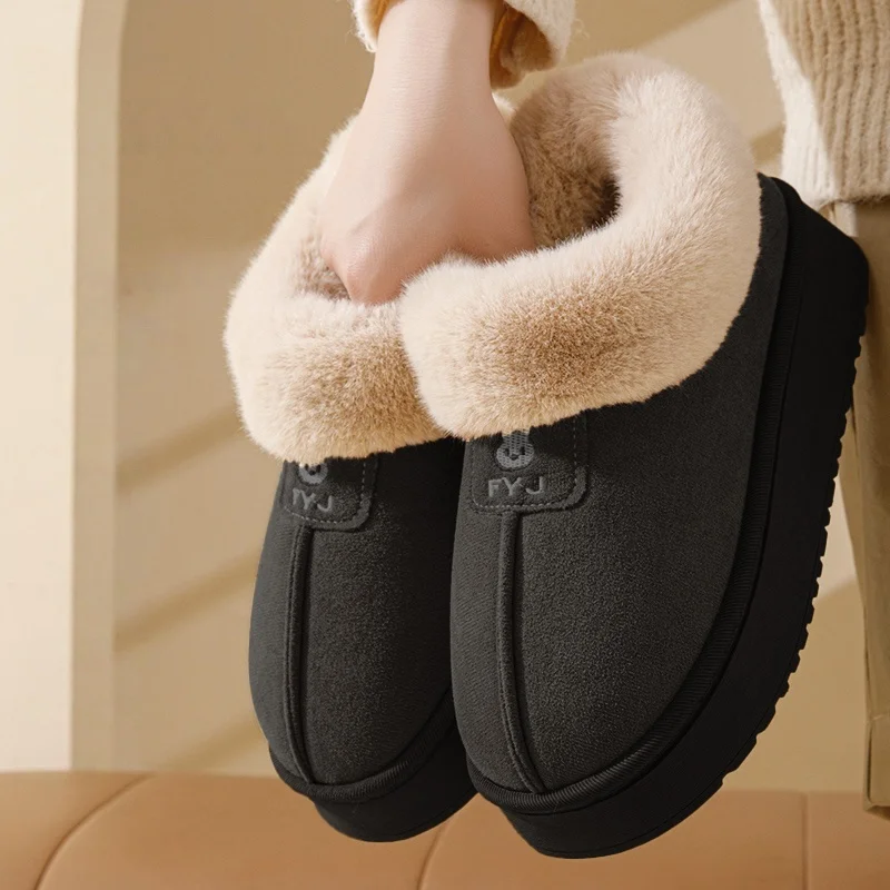 يمكن ارتداؤها النعال القطنية بكعب أحذية الثلوج بالإضافة إلى شباشب فرو دافئة سميكة مخملية للأزواج من الأحذية القطنية