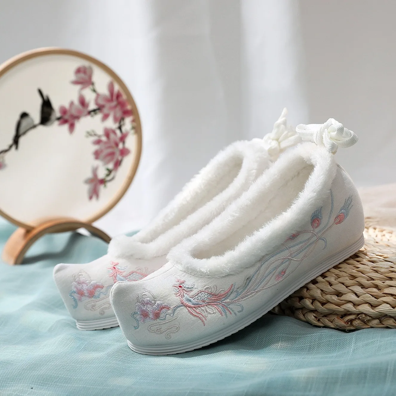 

Size 34-41 Inner Height 3cm Chinese Style Shoes Autumn And Winter Warm Antique Lace-up Red Embroidered Hanfu Shoes For Women