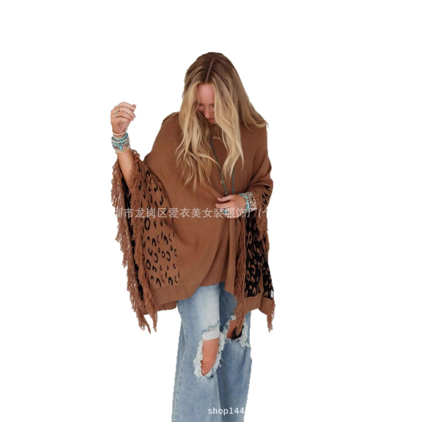 سترة جديدة لخريف وشتاء 2025 برقبة دائرية محبوكة فضفاضة متوسطة الطول باللون البني للنساء سترة ذات تصميم متعدد الاستخدامات