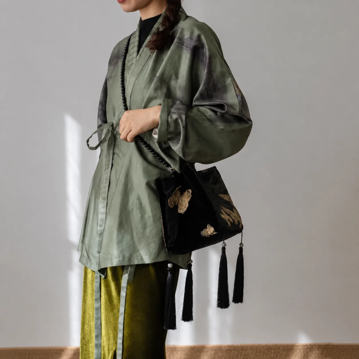 Handbag Butterfly Embroidered Bucket Bag Black Gold Handbag Tasseled Hand Carry Bag For Single Shoulder Dating Outings Retro