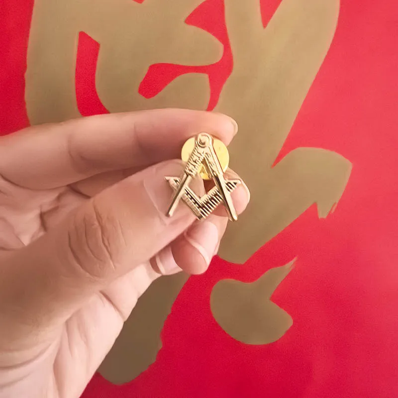 50pcs-masonic-lapel-pin-square-and-compass-gold-color-pins-and-badge-free-masons-brooch-masonry-the-lodge-metal-craft