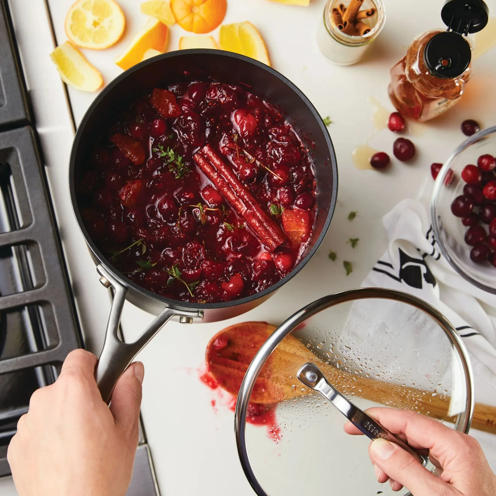 Garnek z powłoką nieprzywierającą, anodowany hartowo, o pojemności 3 kwarty, z pokrywką, nadaje się do mycia w zmywarce i do użytku w piekarniku do 500 stopni. ° F, Matowy Czarny