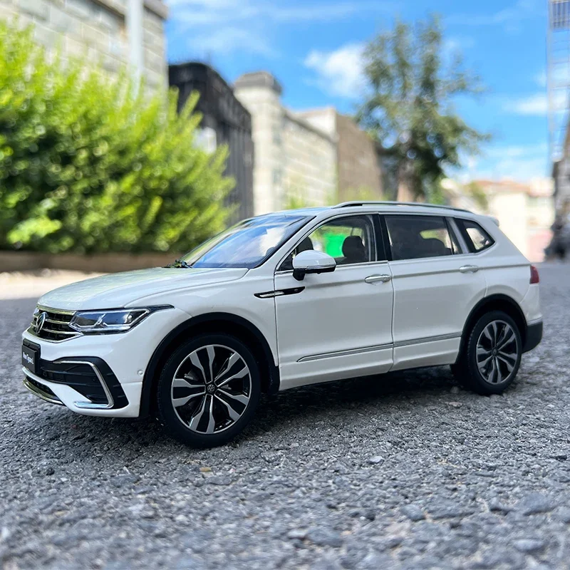 1:18 TIGUAN L 2022 SUV Simulation Alloy Car Model Diecast Toy Ornaments Souvenir Collectible Toys